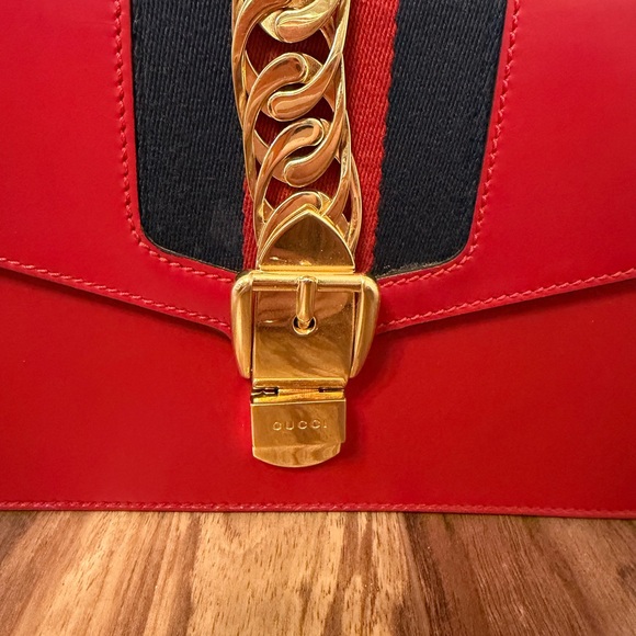 Gucci Sylvie Elegant Red Leather Shoulder Bag with Ribbon - Picture 6 of 16